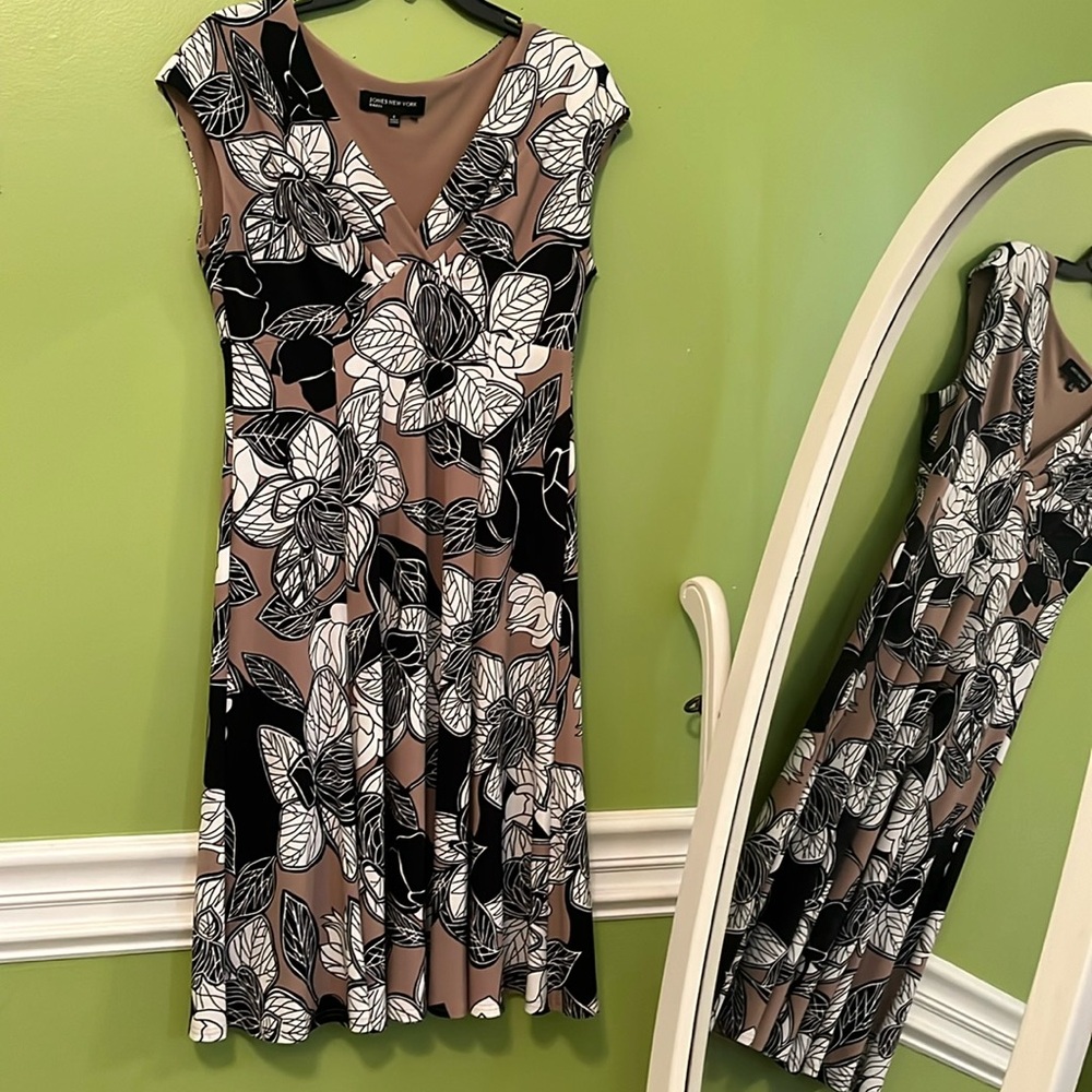 EUC Jones New York A-line Floral Dress